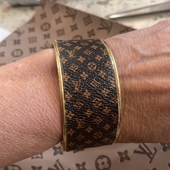 By Popular Demand!!💋Handmade Gold Bangle Bracelet Designer Inspired with detail - Picture 4 of 4